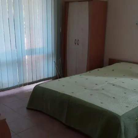 Апартамент Green Fort Studio